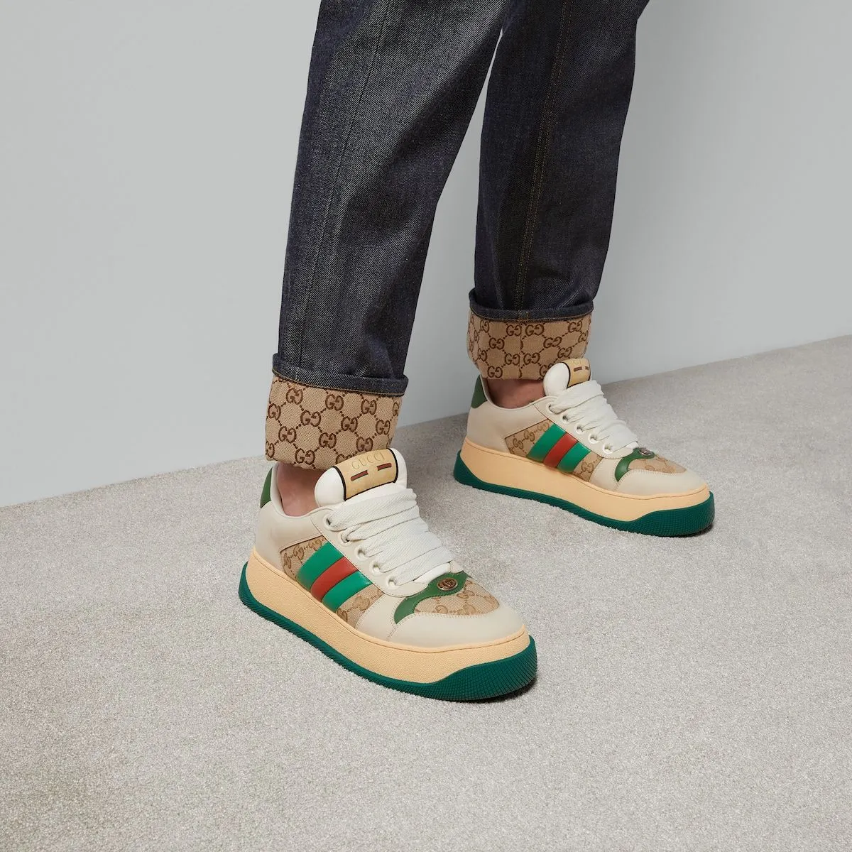 P660 Original item Private mold opening Gucci New Screener series Couple model Chubby Bread shoes Small dirty shoes Fatty Double G Casual sneakers Original purchase Development Original purchase Development Screener series sneakers are inspired by the classic sneakers of the 1970s. They are named after the defensive action in sports. They are decorated with striped webbing on the side and embellished with retro Gucci logos. These sneakers are made of GG canvas. Purple leather details add depth to the piece with sharp contrast, and the details are fuller. Exquisite packaging at the delivery counter Fabric: Original imported cowhide + double G fabric Lining: Original customized cowhide Sole: Original molded TPU outsole Sole thickness: 6CM Size: Women's 35-40 / Men's 39-44